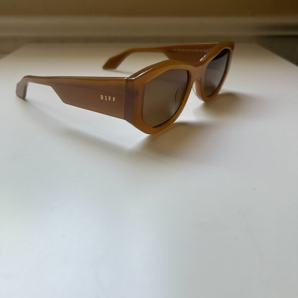 DIFF  Zoe Angular Sunglasses | Brown Frame | Polarized UV400 Brown Lenses | NEW - Picture 3 of 10